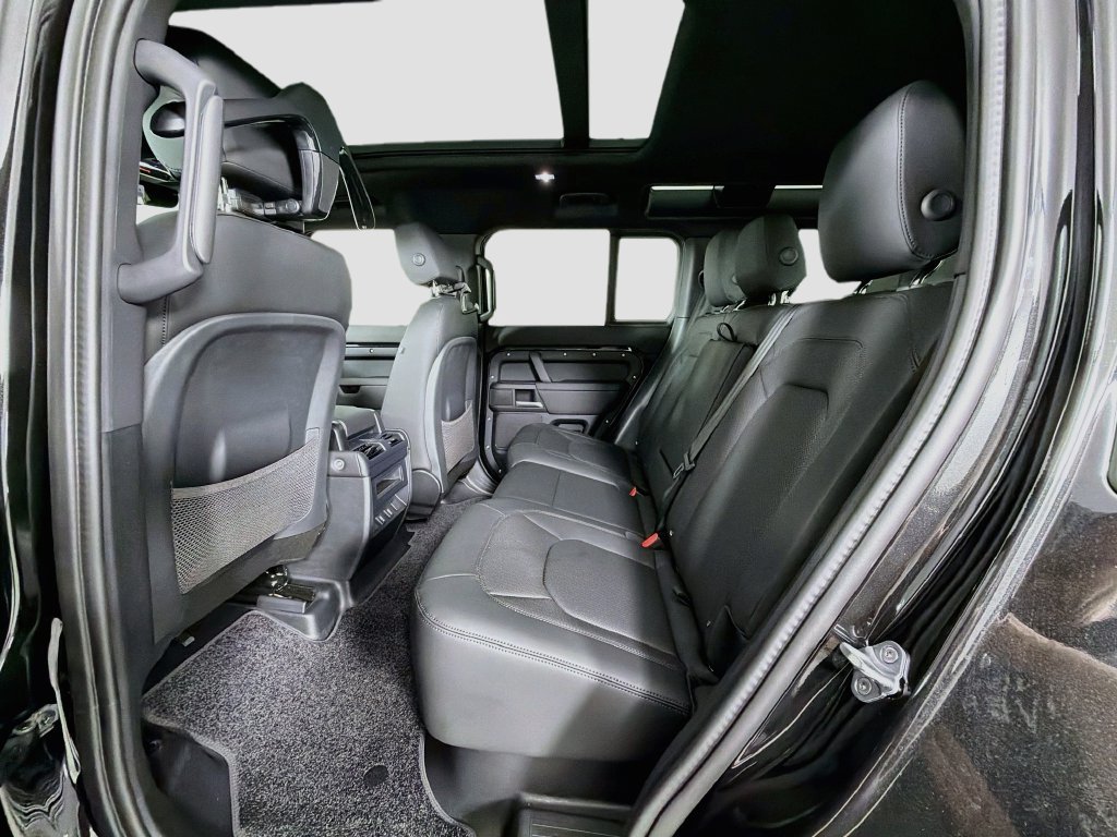 New 2026 Santorini Black Land Rover X-Dynamic SE image 26