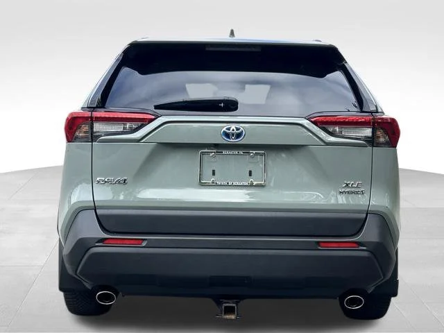 Used 2021  Toyota XLE Premium image 11