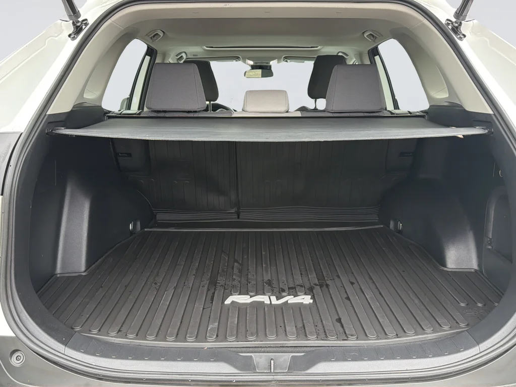 Used 2023 White Toyota XLE image 31