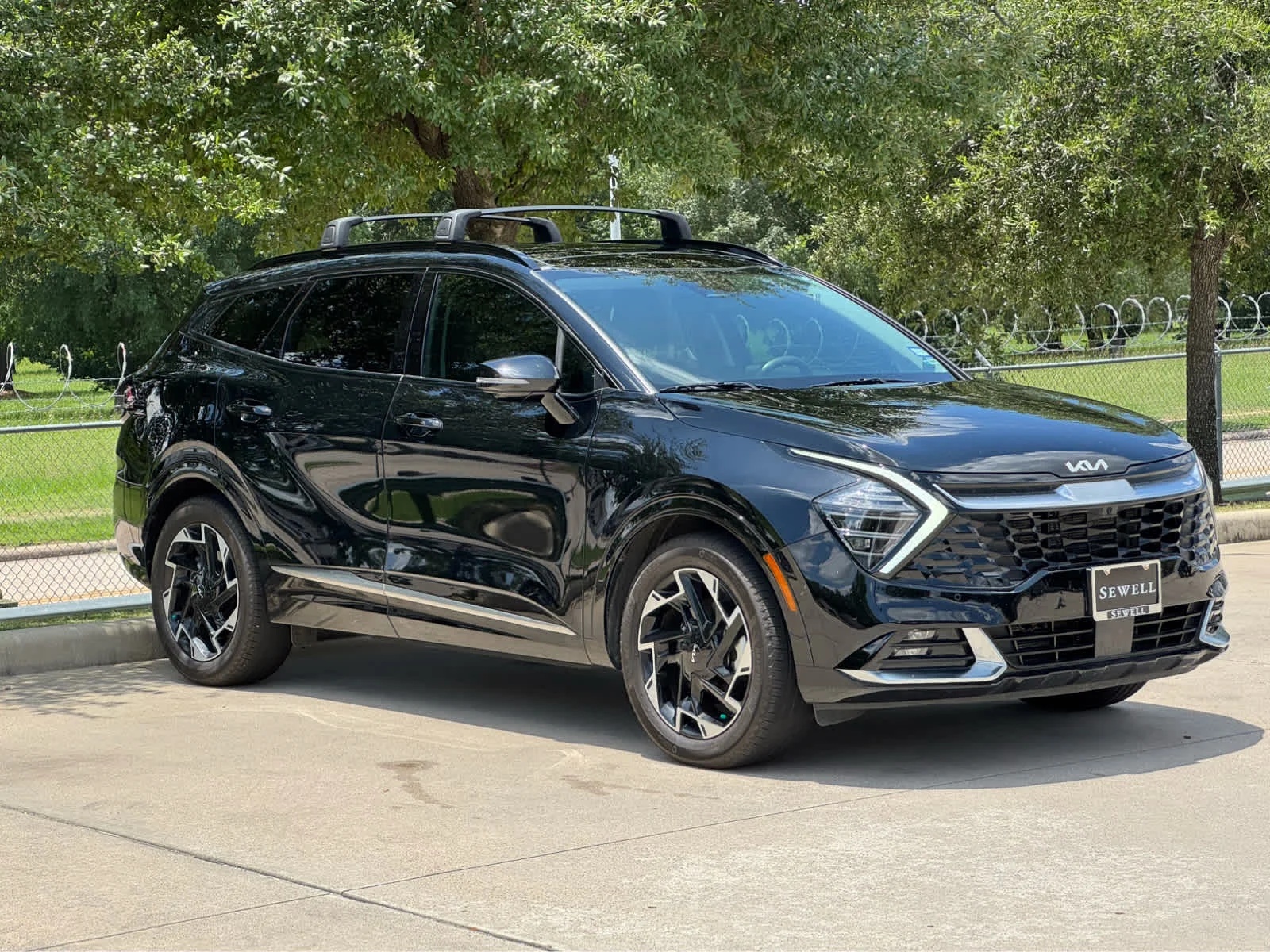 Used 2025 Ebony Black Kia SX-Prestige image 4