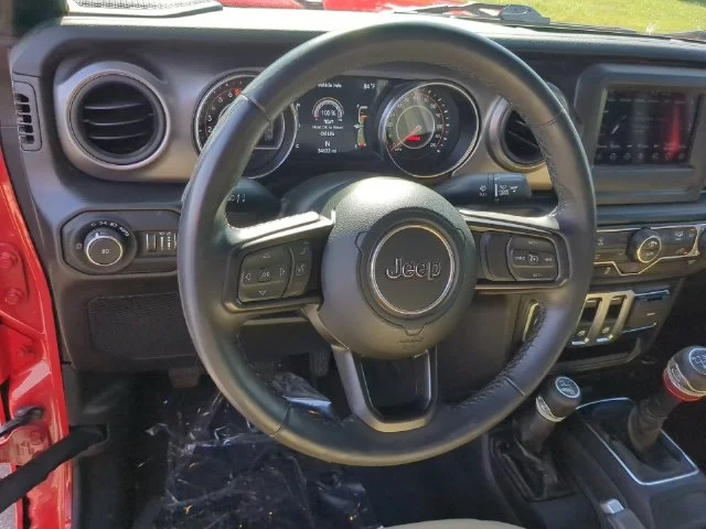 Used 2022 Red Jeep Sport S image 29