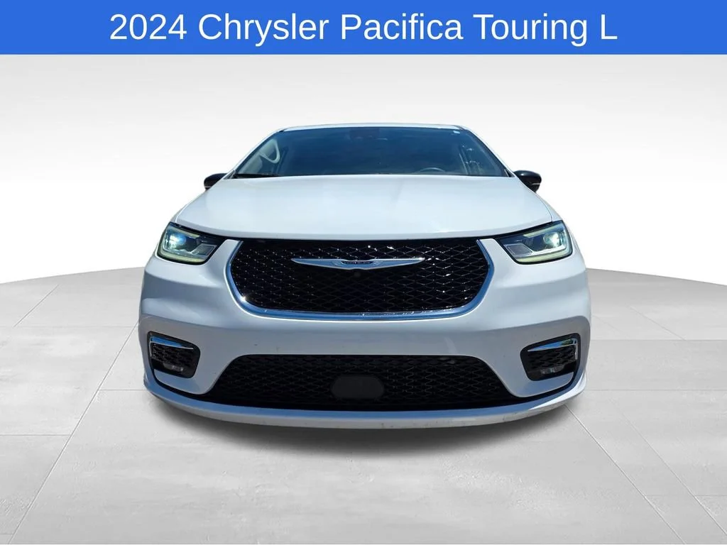 Used 2024  Chrysler Touring L image 9