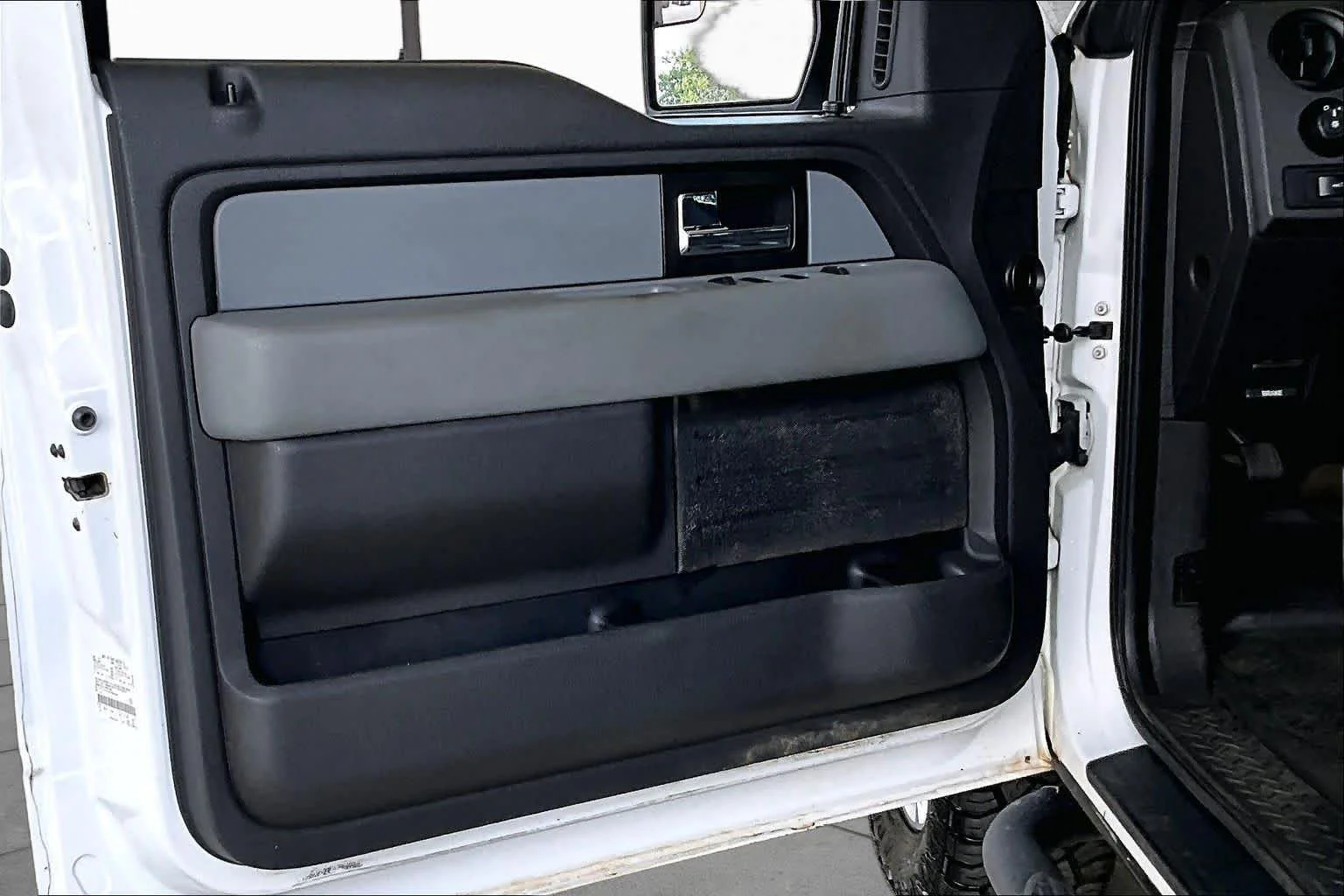 Used 2014 Oxford White Ford XL image 20