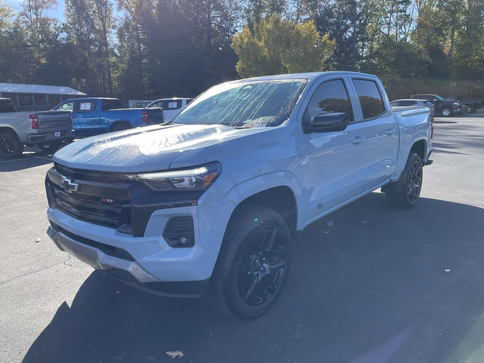 Certified Used 2025 Snowdrift Metallic Chevrolet Z71 image 3