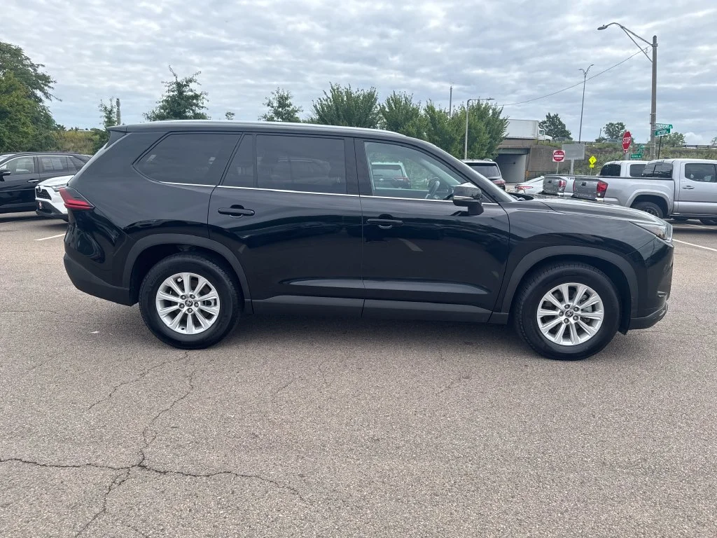 Used 2026 Black Toyota XLE image 10