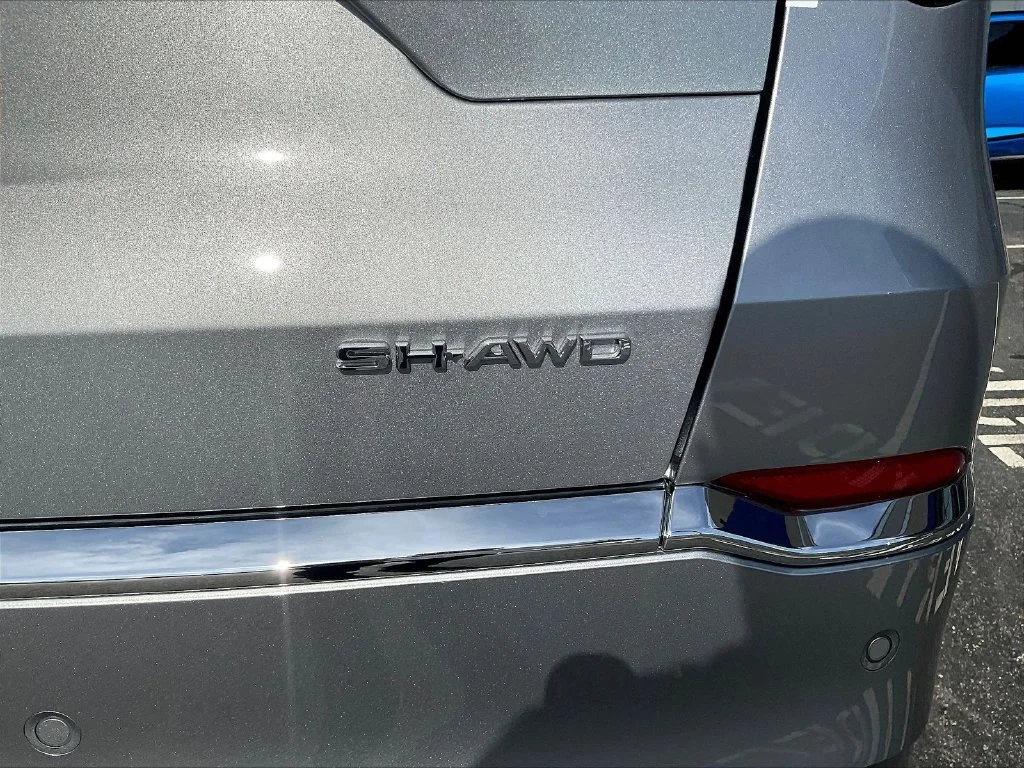 New 2026 Solar Silver Metallic Acura SH-AWD with Advance Package image 9