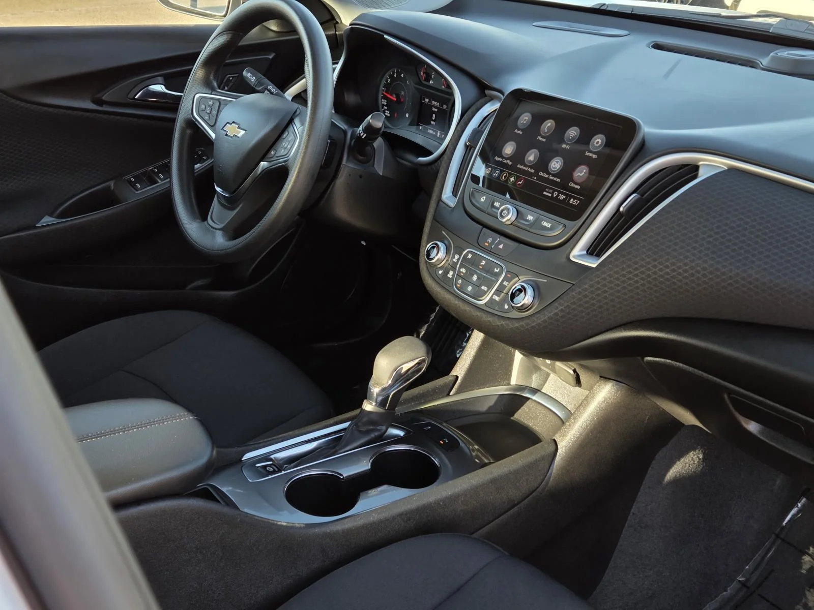 Used 2025 Summit White Chevrolet LT image 34