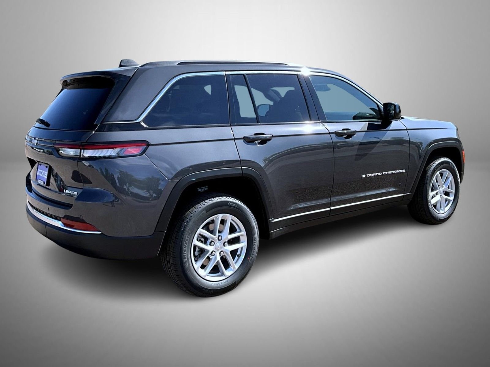 New 2026 Baltic Gray Metallic Clear-Coat Exterior Paint Jeep Laredo X image 5