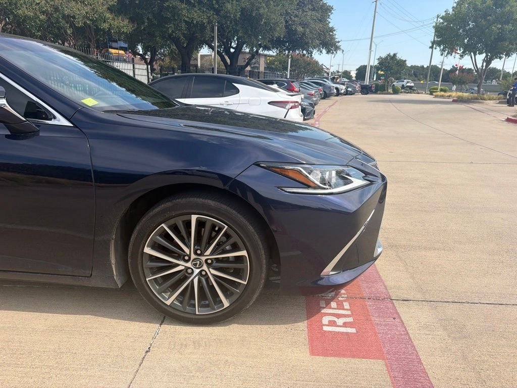 Used 2025 Blue Lexus 300h image 14
