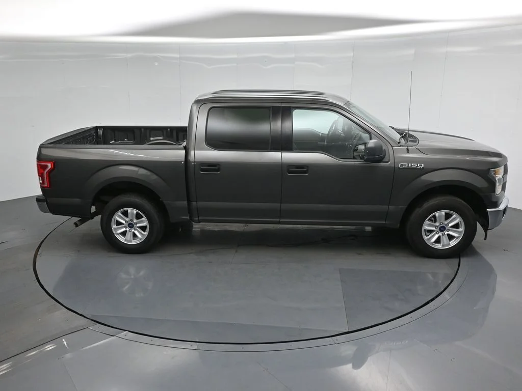 Used 2017 Gray Ford XLT image 32