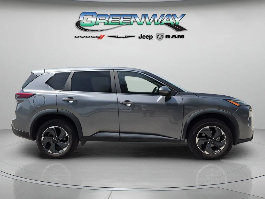 Used 2024 Gray Nissan SV image 4