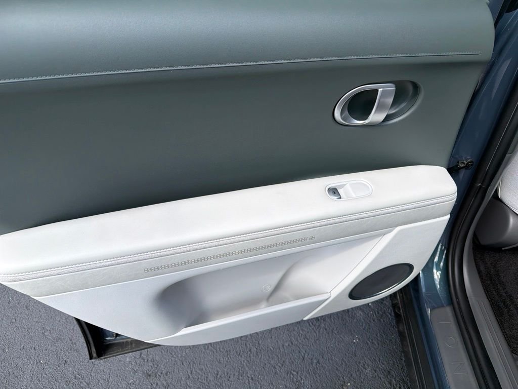 Used 2023 Green Hyundai SEL image 12