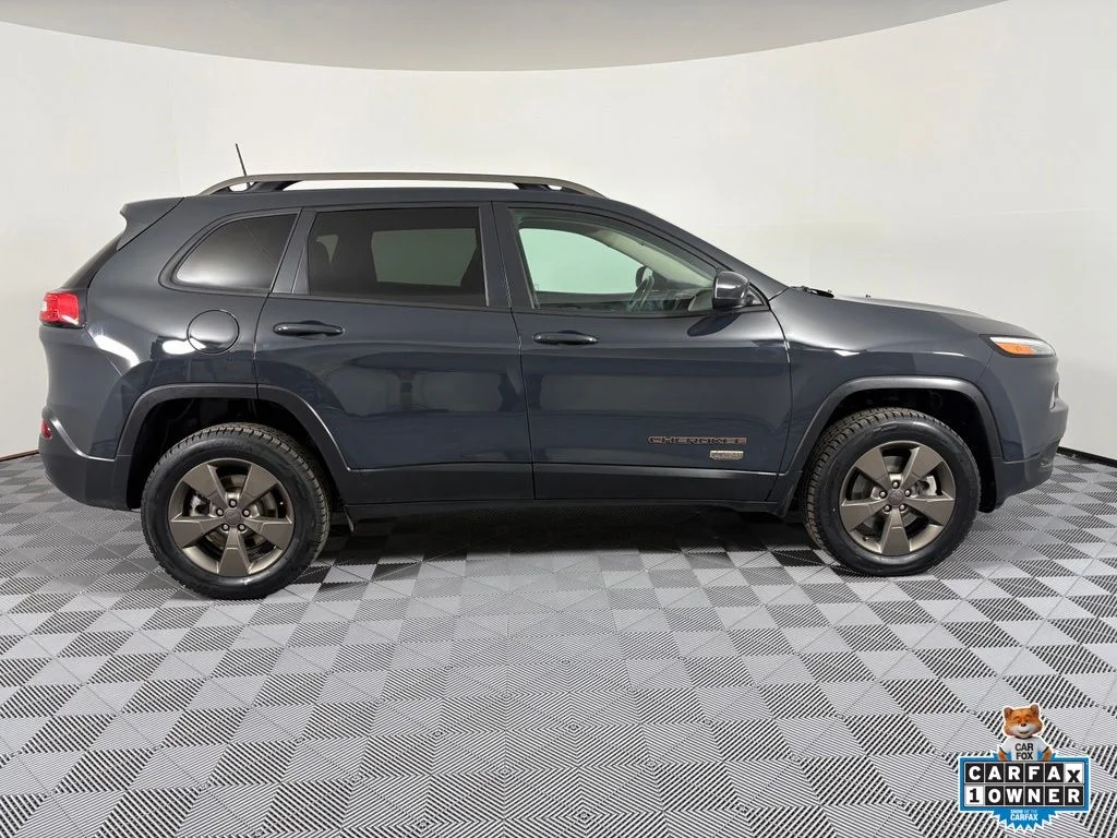 Used 2017 Black Jeep Latitude image 7