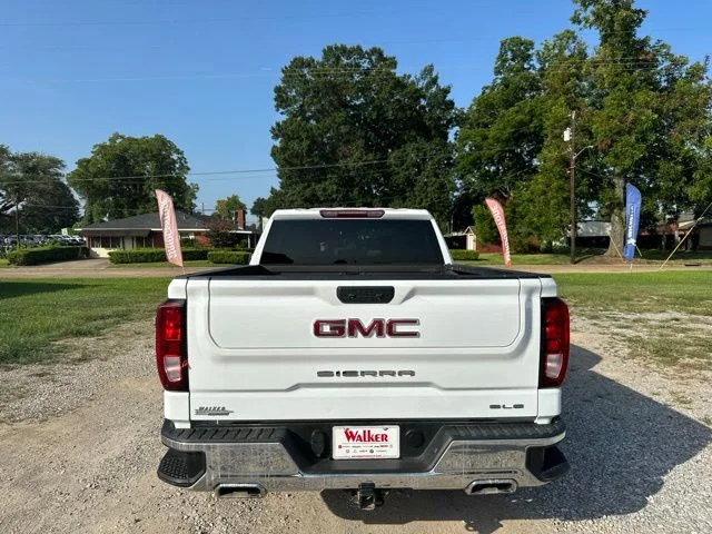 Used 2022 White GMC SLE image 12