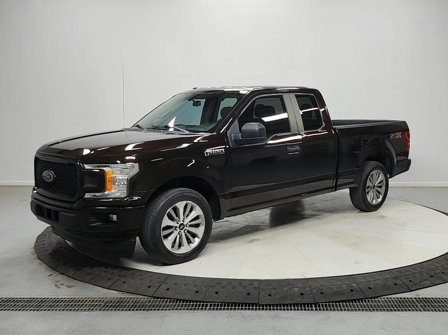 Used 2018 Red Ford XL image 3
