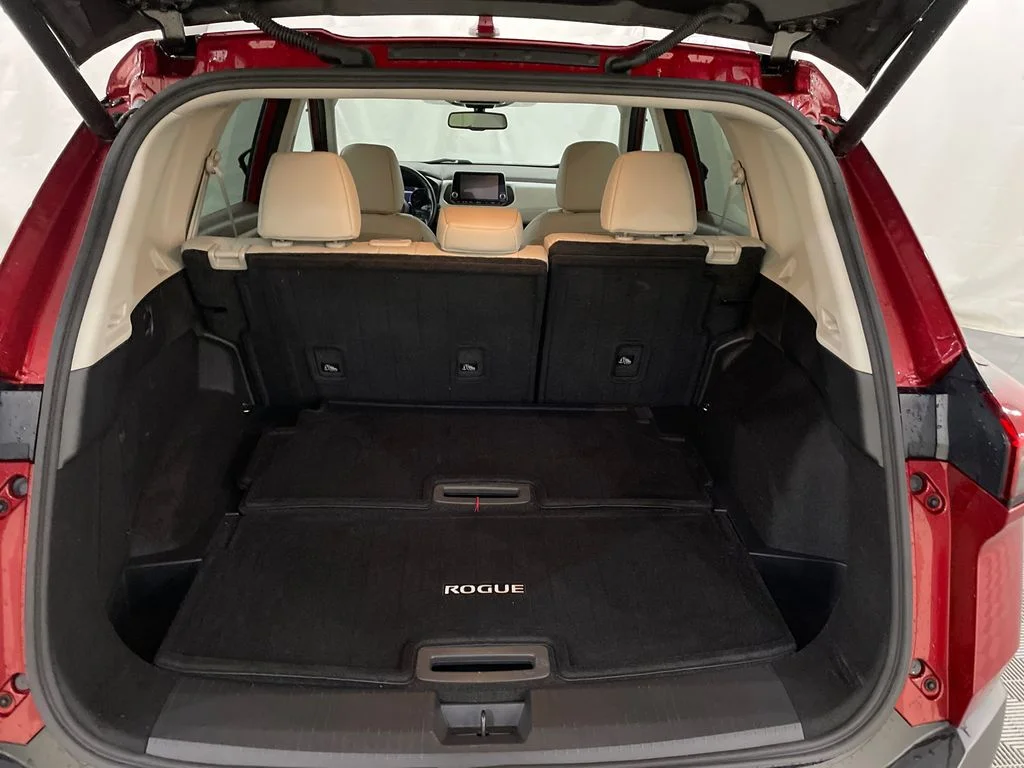 Used 2022 Scarlet Ember Tintcoat Nissan SL image 7