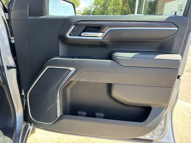 Used 2025 Silver GMC SLT image 38