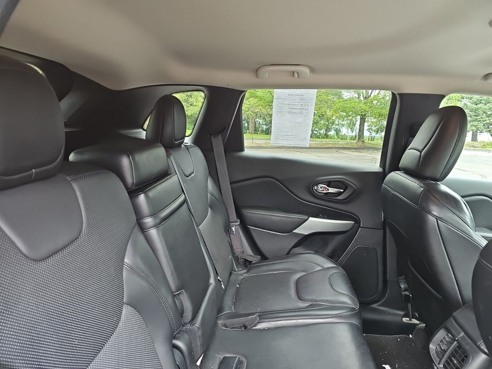 Used 2018 Granite Crystal Metallic Clearcoat Jeep Overland image 10