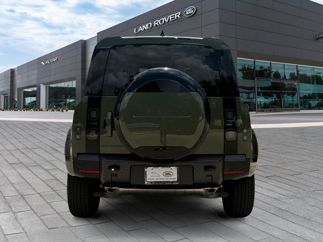 New 2026 Woolstone Green Land Rover X-Dynamic SE image 4