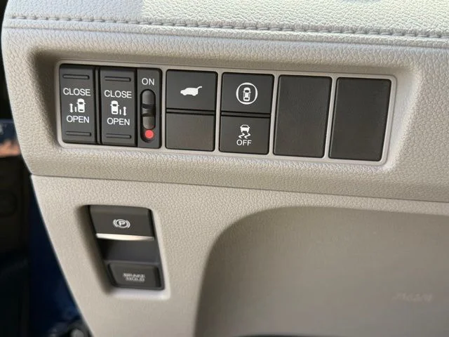 Used 2024 Blue Honda EX-L image 28