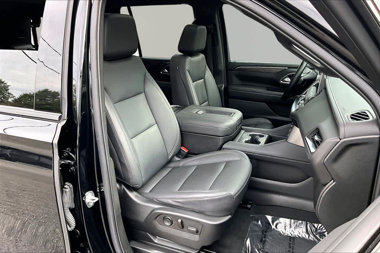 Used 2023 Black Chevrolet Z71 image 17