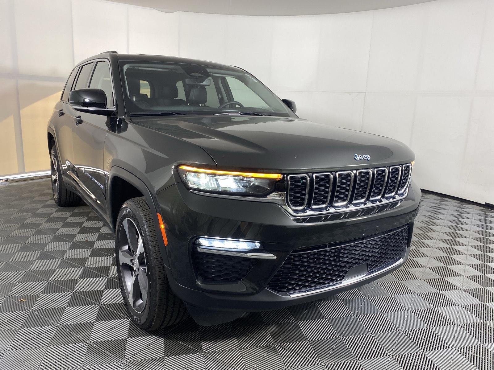 Used 2023 Rocky Mountain Pearlcoat Jeep  image 18