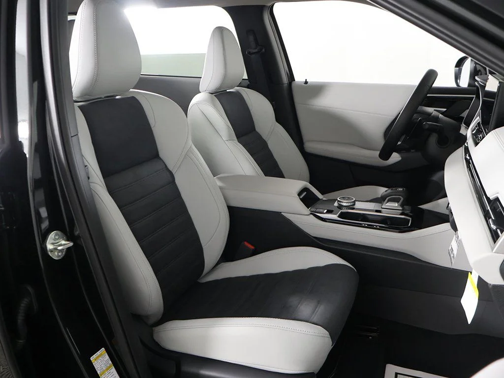 2025 Mitsubishi Outlander SE - Photo 34