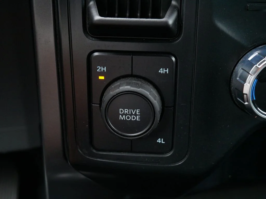 Used 2025 Silver Ford XLT image 24