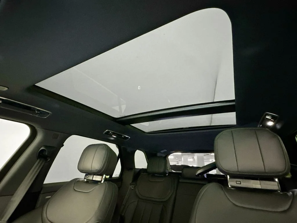 New 2026 Fuji White Land Rover Dynamic SE image 22