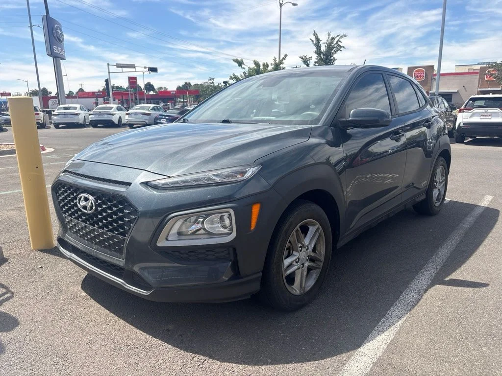 Used 2021 Gray Hyundai SE image 1