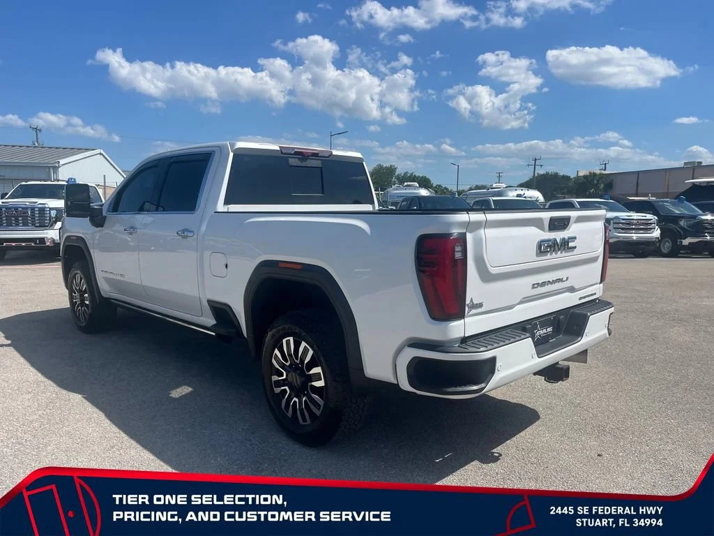 Used 2024 White Frost Tricoat GMC Denali Ultimate image 7
