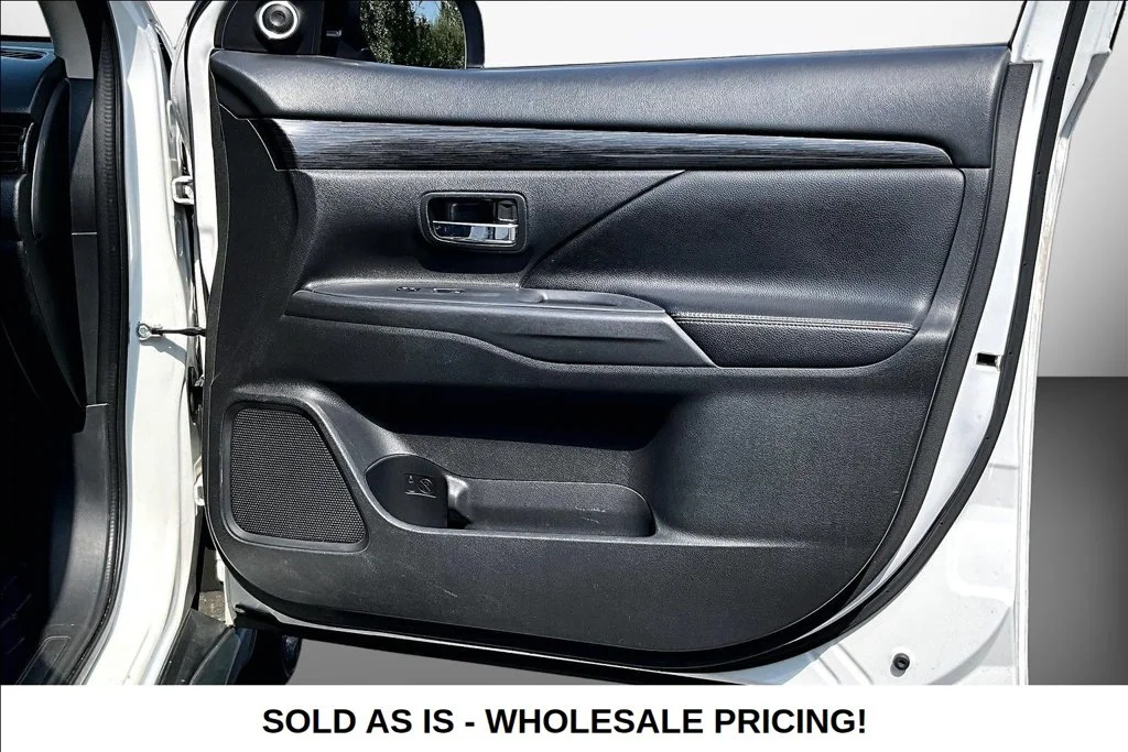 Used 2017  Mitsubishi  image 31