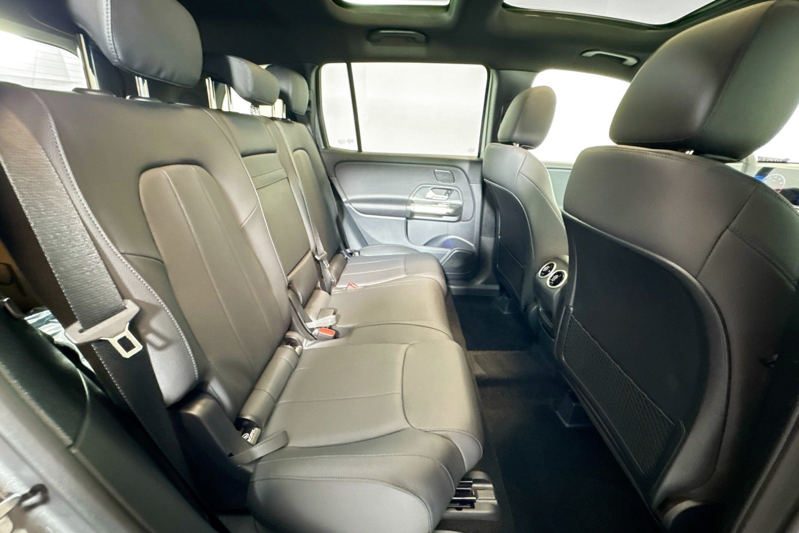 New 2026 Mountain Grey Metallic Mercedes-Benz GLB 250 image 25
