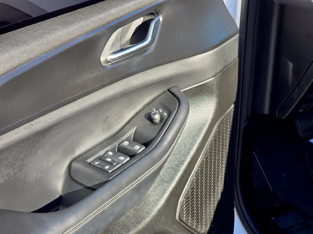 Used 2024 White Jeep Altitude image 40