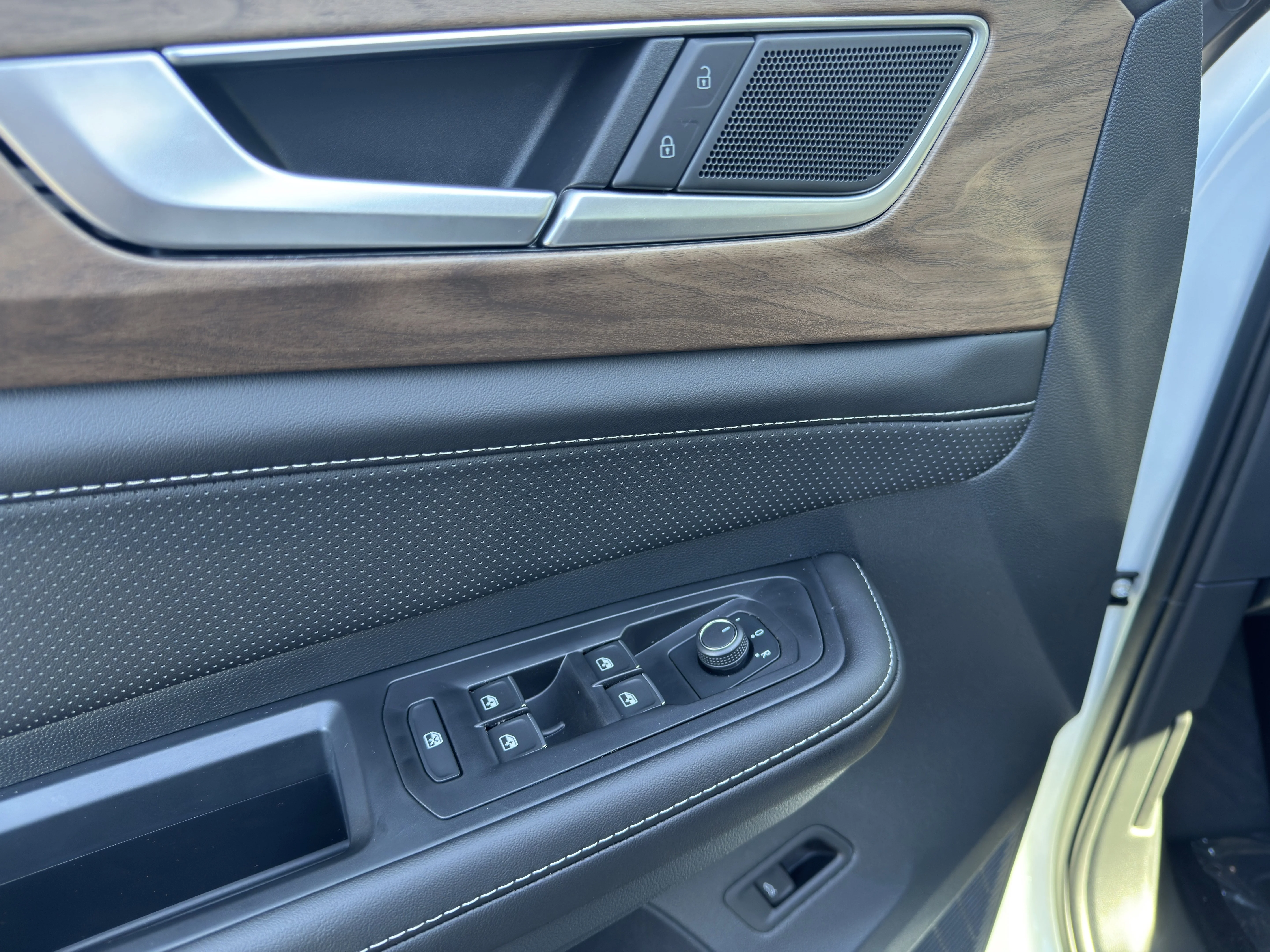 2026 Volkswagen Atlas SE w/Tech - Photo 11