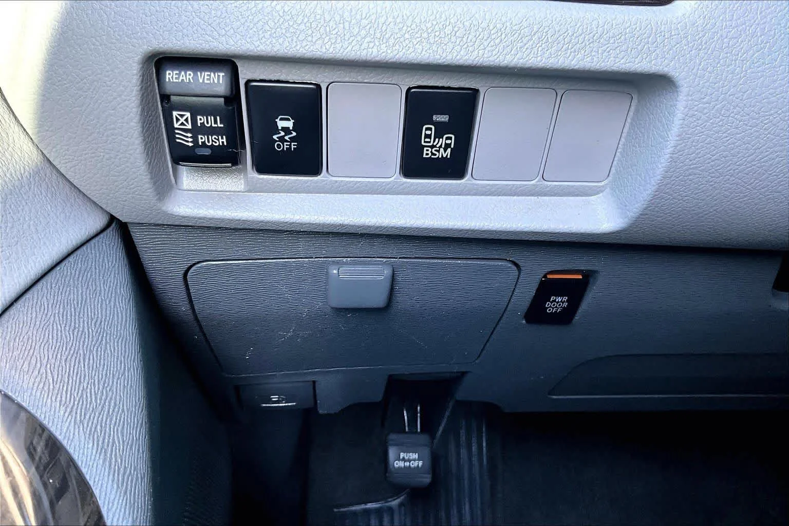Used 2017 Silver Sky Metallic Toyota XLE Auto Access Seat image 34