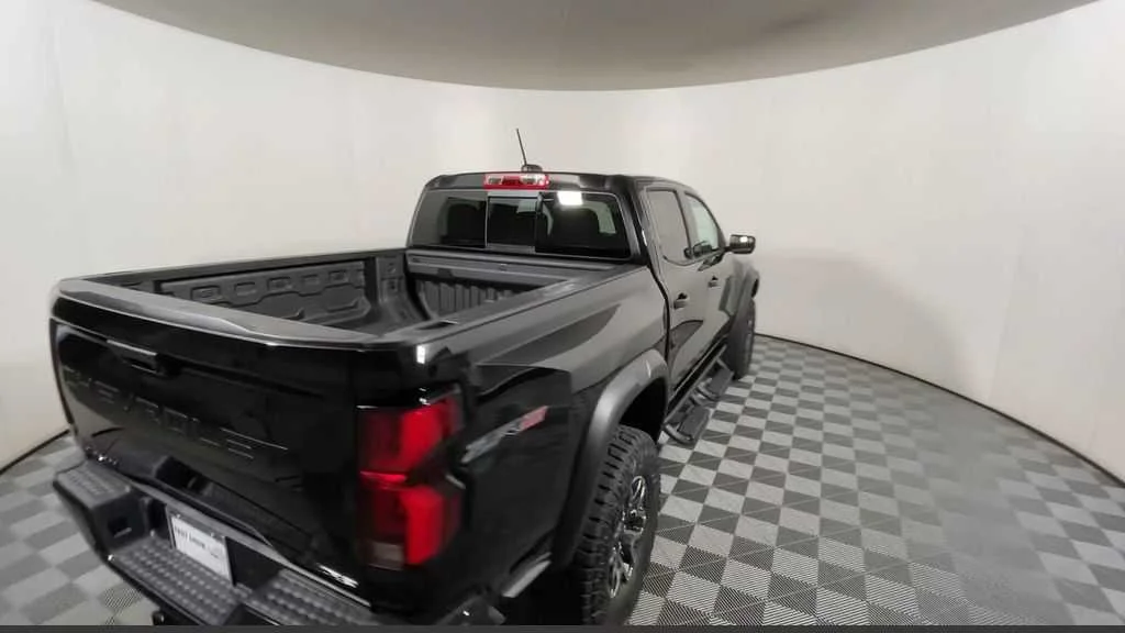 2026 Chevrolet Colorado ZR2 - Photo 15