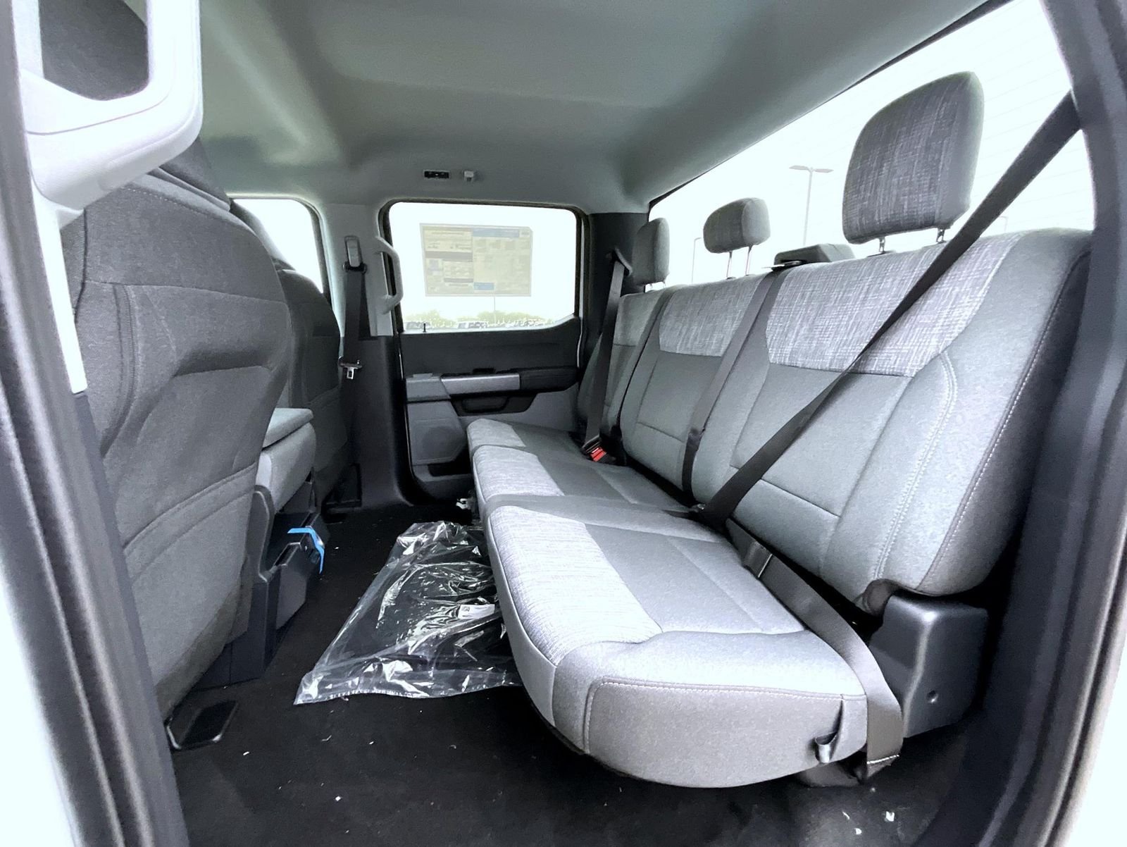New 2026 Oxford White Ford XLT image 14