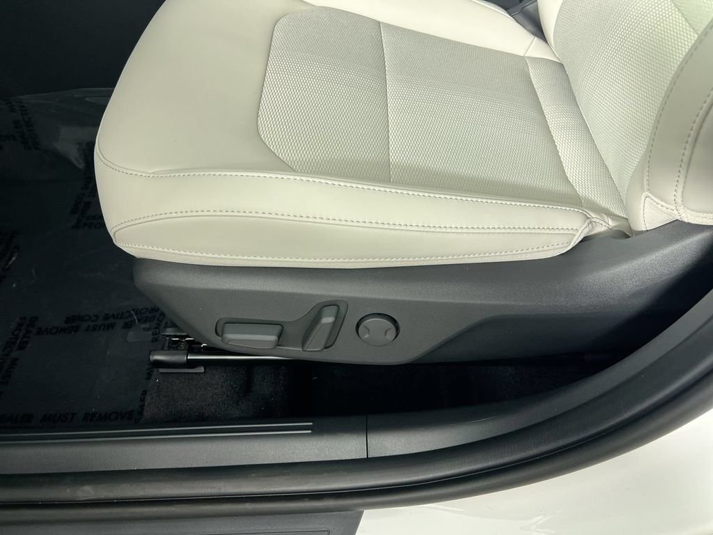 New 2026 Snow White Pearl Kia EX image 14