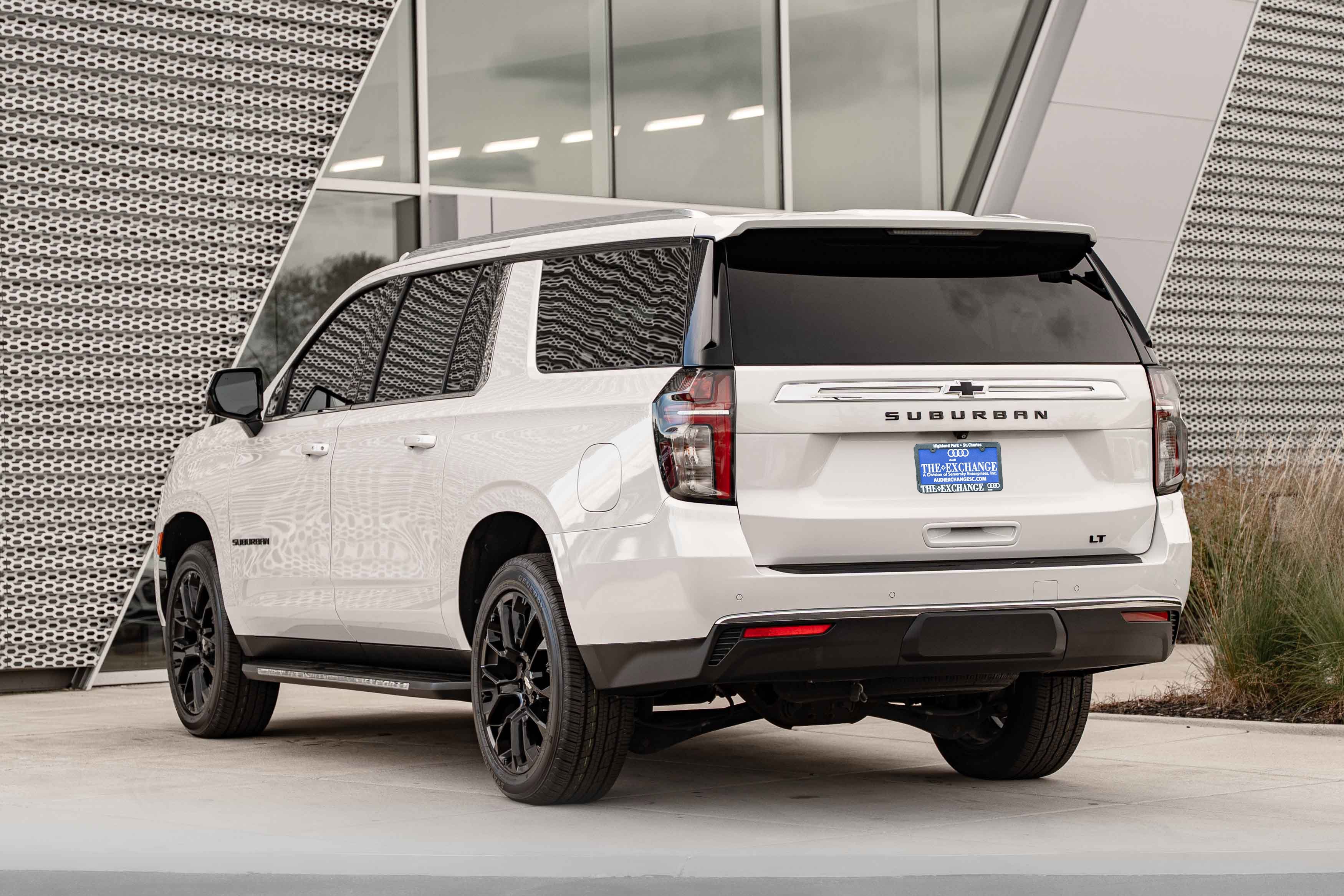 Used 2022 Iridescent Pearl Tricoat Chevrolet LT image 5