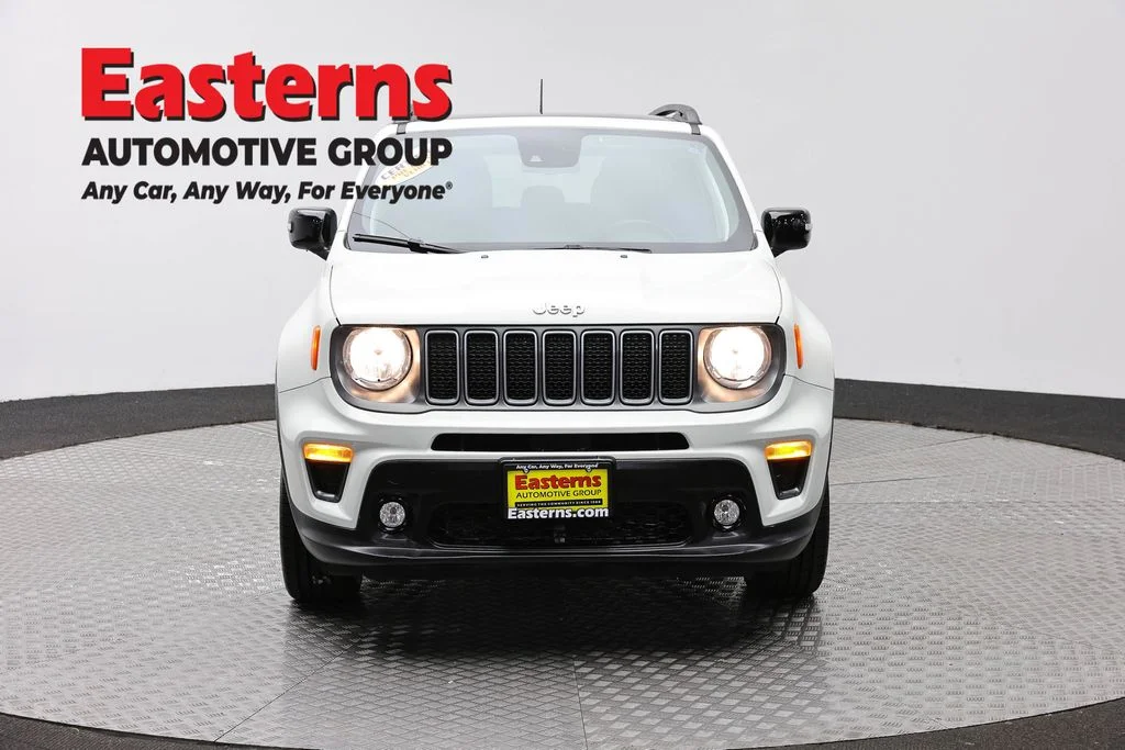Used 2022 White Jeep Limited image 2
