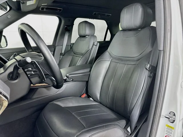 Used 2025 White Land Rover SE image 21