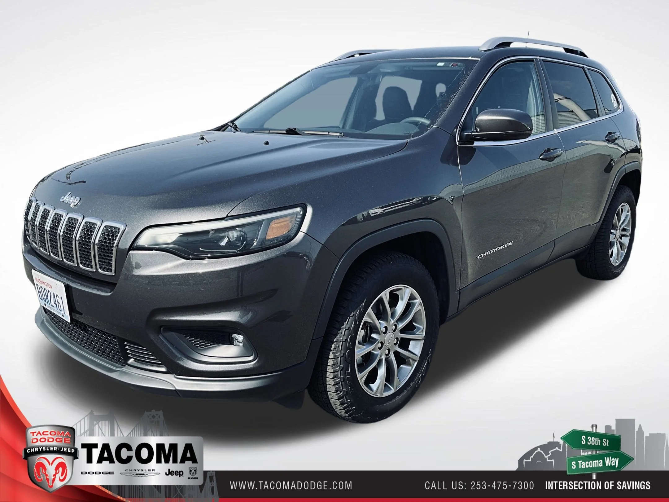Used 2019 Gray Jeep Latitude Plus image 1