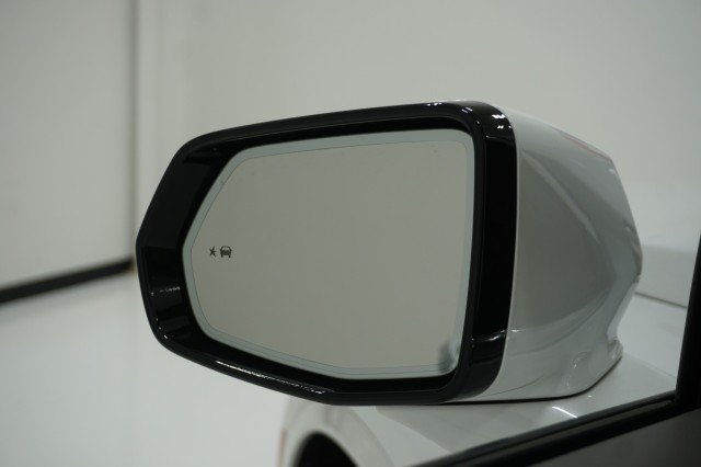 Used 2025 WHITE Cadillac FWD Premium Luxury image 18