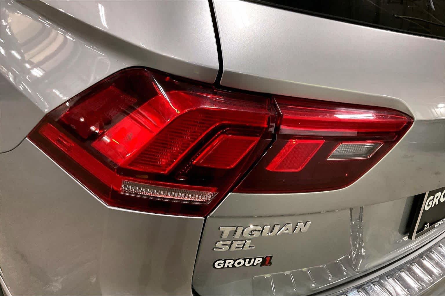Used 2020 Pyrite Silver Metallic Volkswagen SEL Premium R-Line image 29