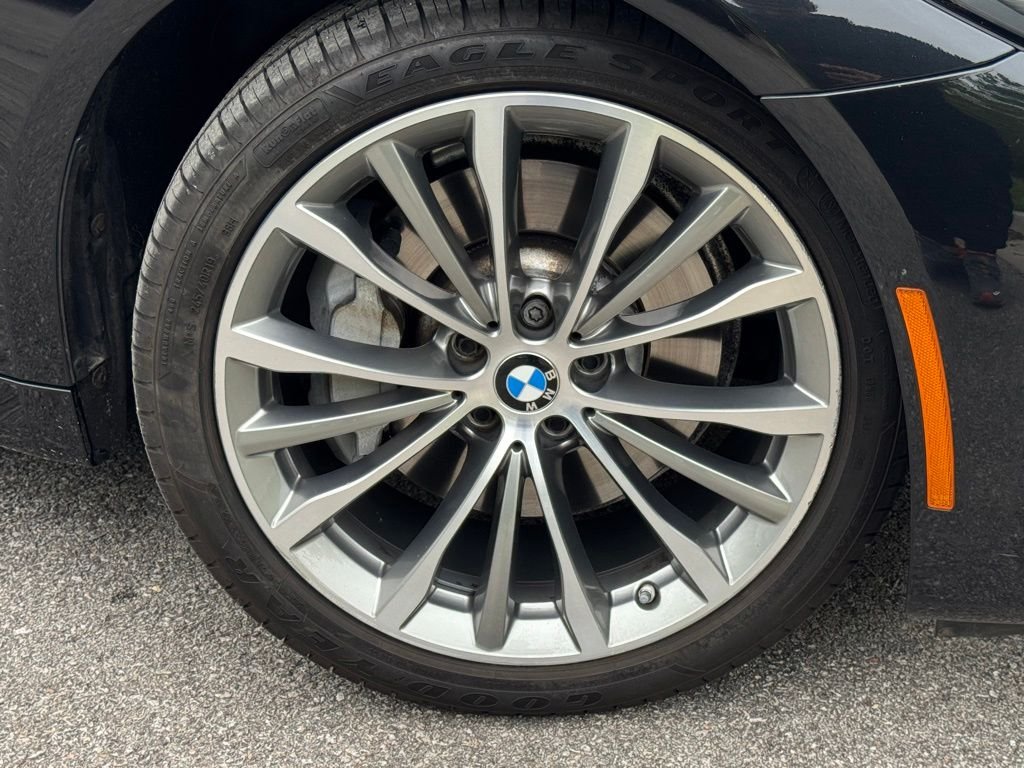 Used 2022 Black BMW 530i xDrive image 10