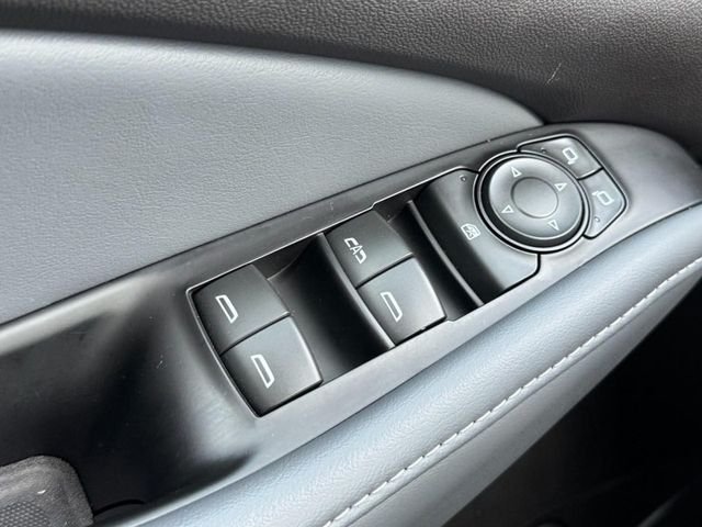 Used 2024 Summit White Buick Essence image 22