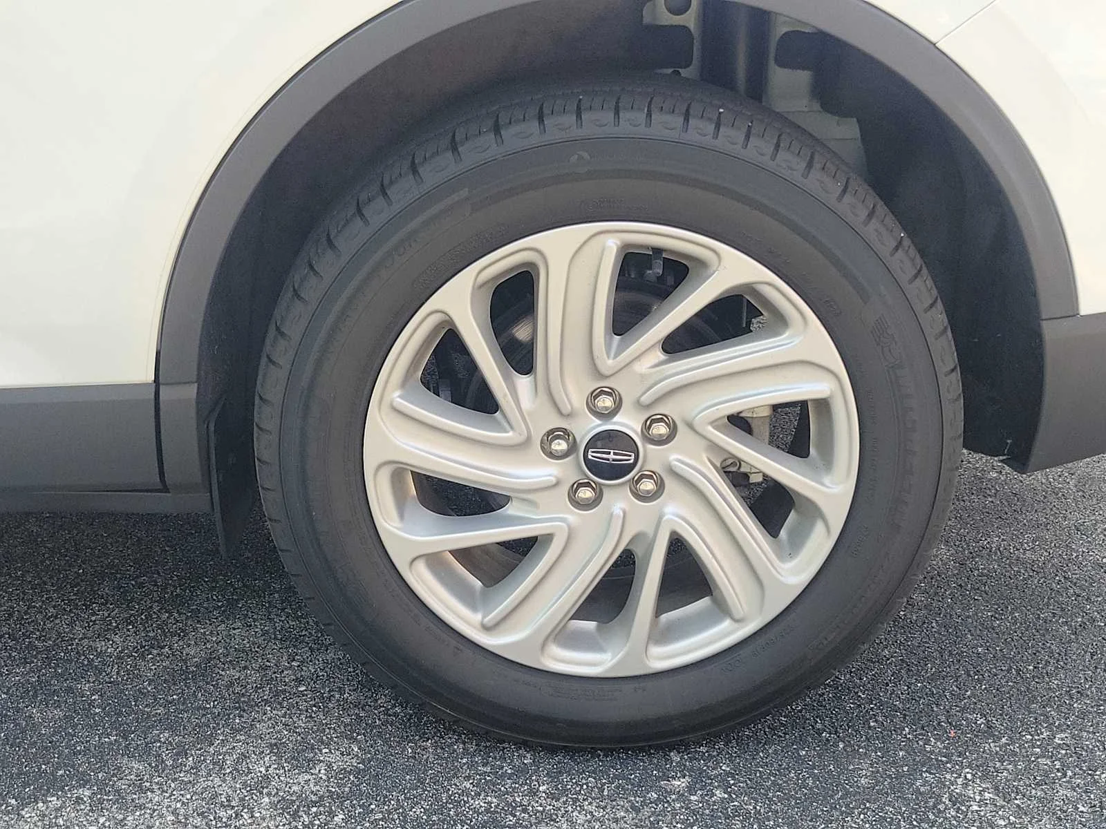 Used 2023 White Lincoln Standard image 5