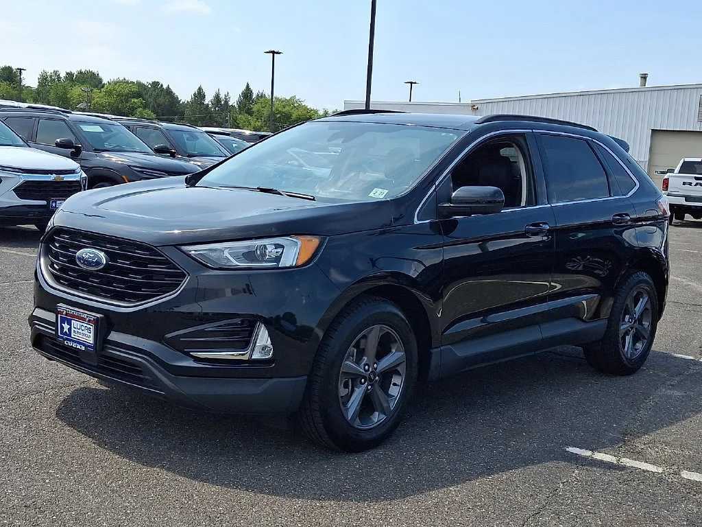 Used 2022 Black Ford SEL image 6