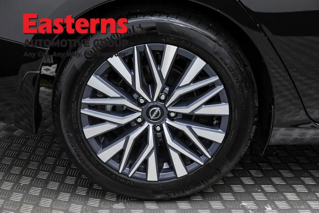 Used 2023 Black Nissan 2.5 SV image 28